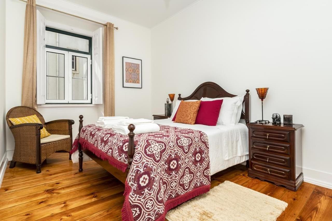 Exotic M2 R2 - Comfortable Classy Double With Shared Bath Guest house Lisbon